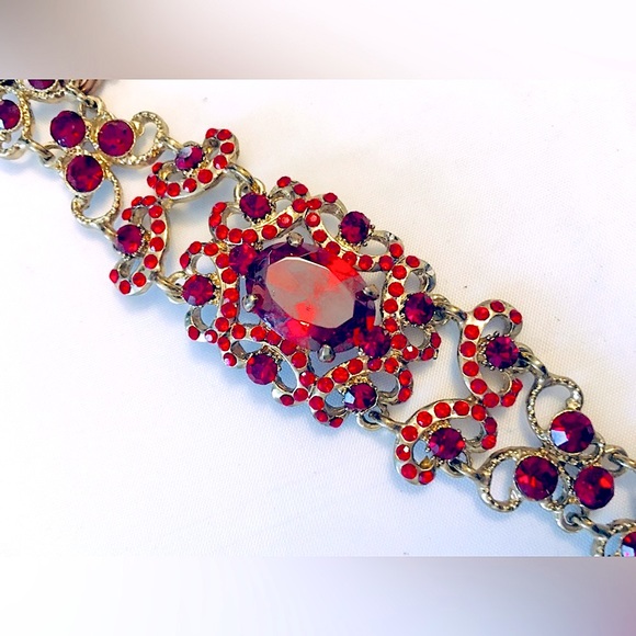 Vintage Victorian Bohemian Garnet STYLE Hinged Ruby Red Stone Bracelet - Picture 1 of 10